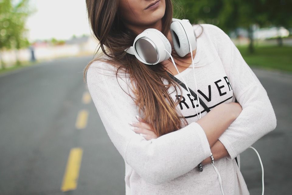 girl with white headphones